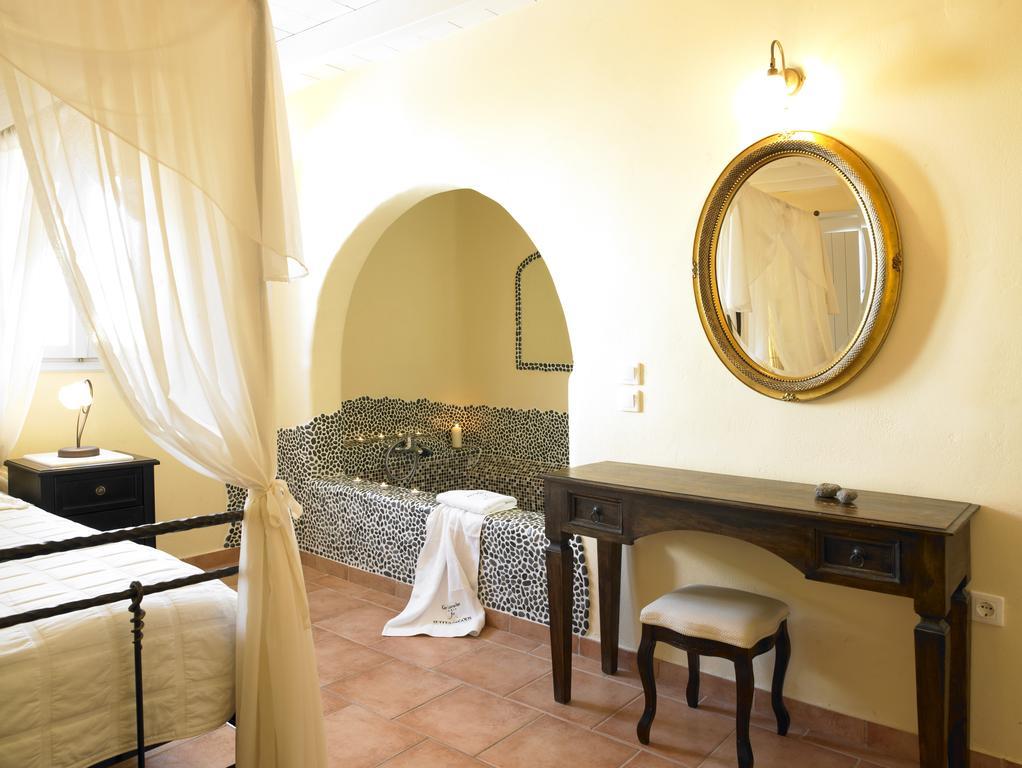 Suites Of The Gods Cave Spa Hotel Megalochori  Zewnętrze zdjęcie
